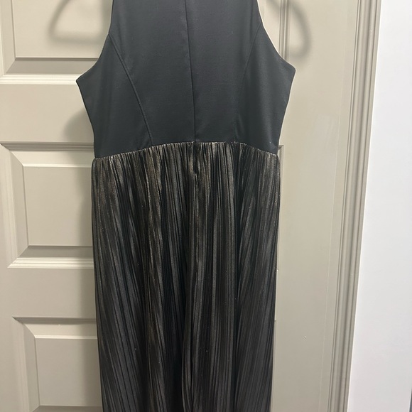Gap Black and Metallic Pleated Midi Sleeveless Dress - Picture 6 of 6